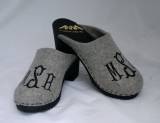 Monogrammed Grey Wool Clogs With A Black  . . . 
