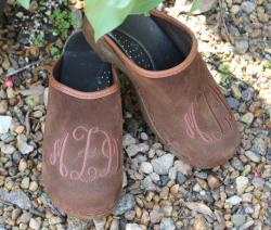 Brown suede clogs with brown thread monogram in interlocking script Bronw suede clogs with brown monogram NULL