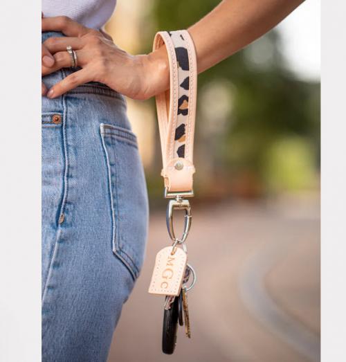 Jon Hart Designs Pearl Wristlet Holder  Apparel & Accessories > Handbags > Wristlets